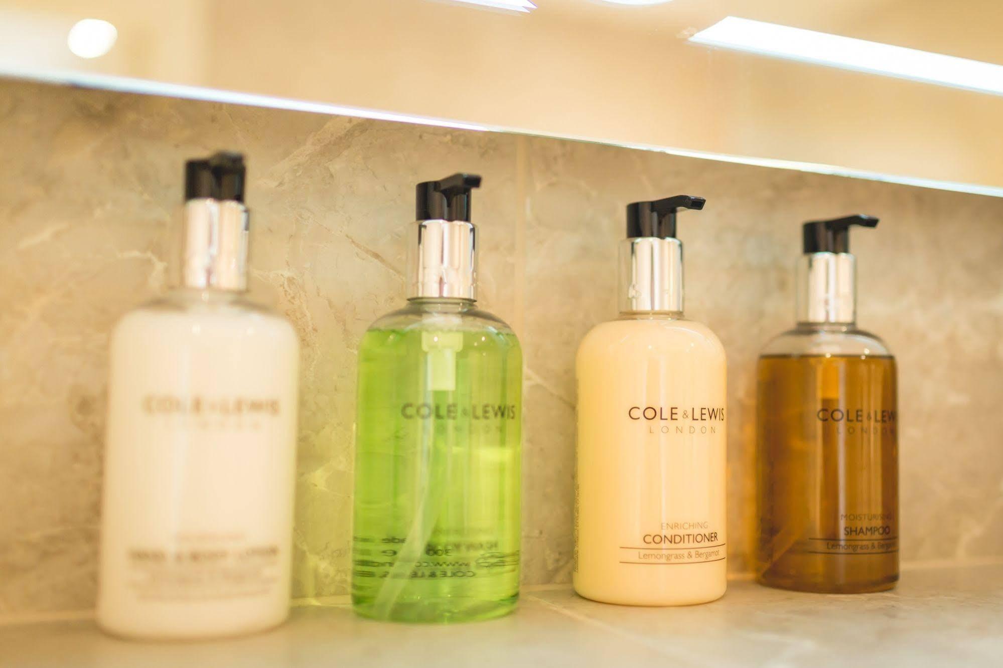 The Bower Inn Бриджуотър Екстериор снимка A selection of toiletries