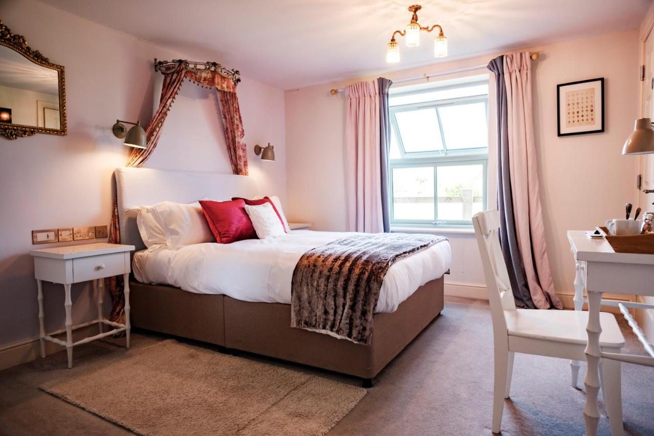 The Bower Inn Бриджуотър Екстериор снимка A bedroom at The Old Vicarage Hotel