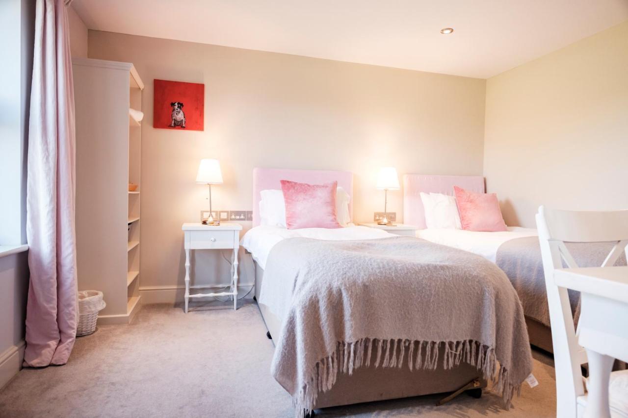 The Bower Inn Бриджуотър Екстериор снимка A bedroom at The Old Vicarage