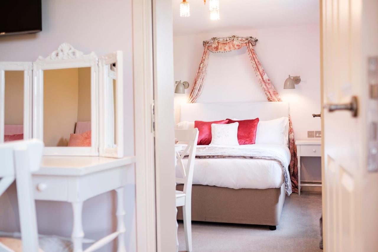 The Bower Inn Бриджуотър Екстериор снимка A bedroom at The Swan Hotel
