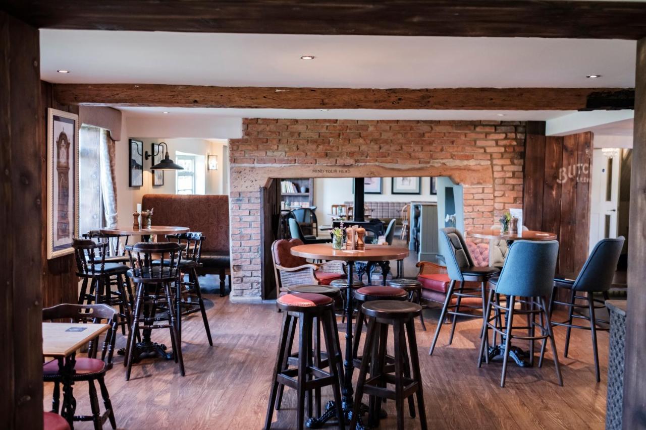 The Bower Inn Бриджуотър Екстериор снимка The interior of the pub