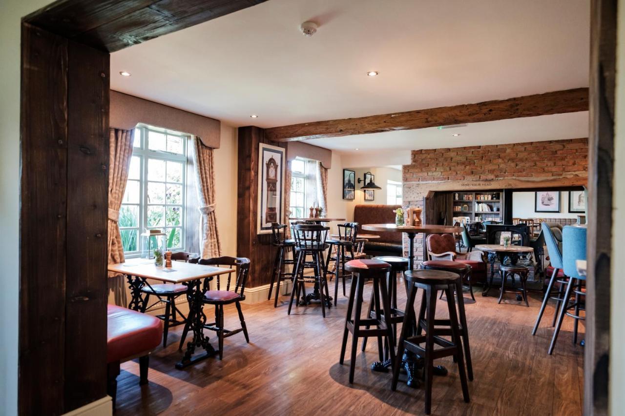 The Bower Inn Бриджуотър Екстериор снимка The interior of the pub