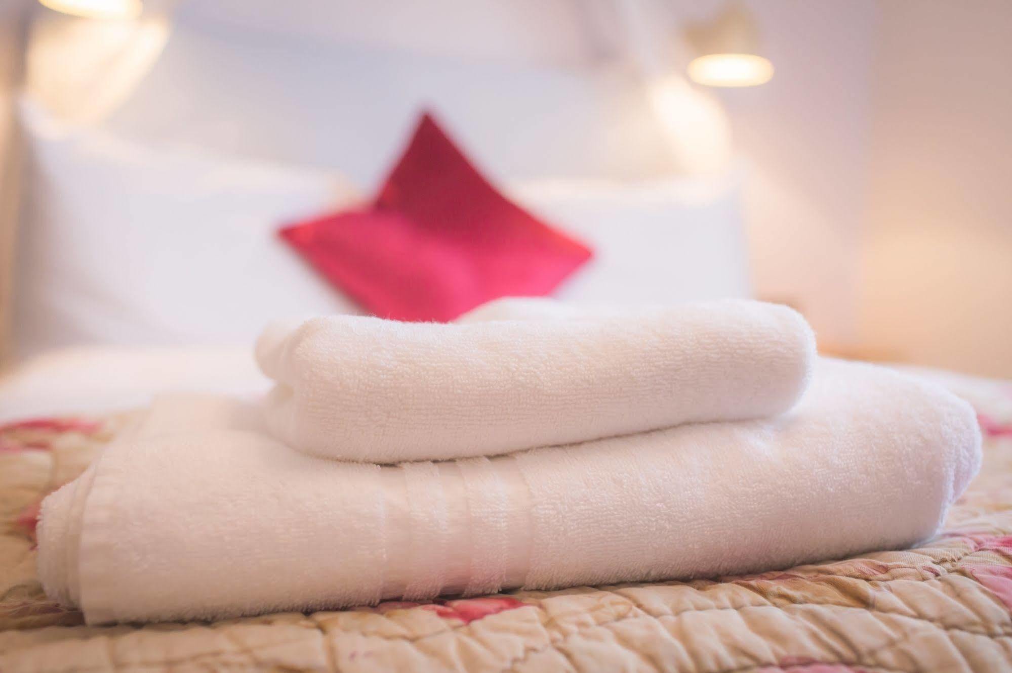 The Bower Inn Бриджуотър Екстериор снимка Towels